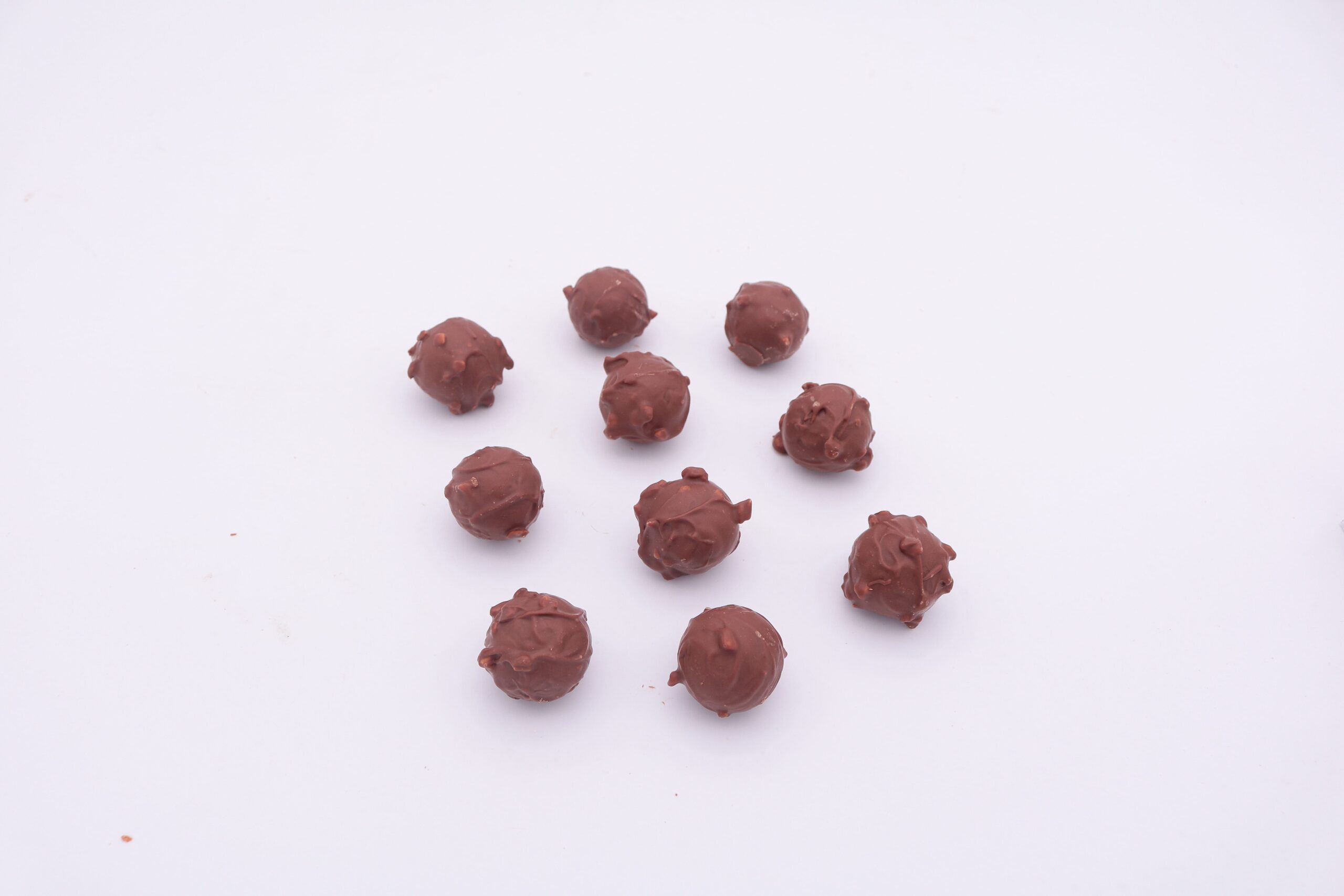 Praliné noisette enrobé de chocolat au lait – fabrication artisanale Bruxelles